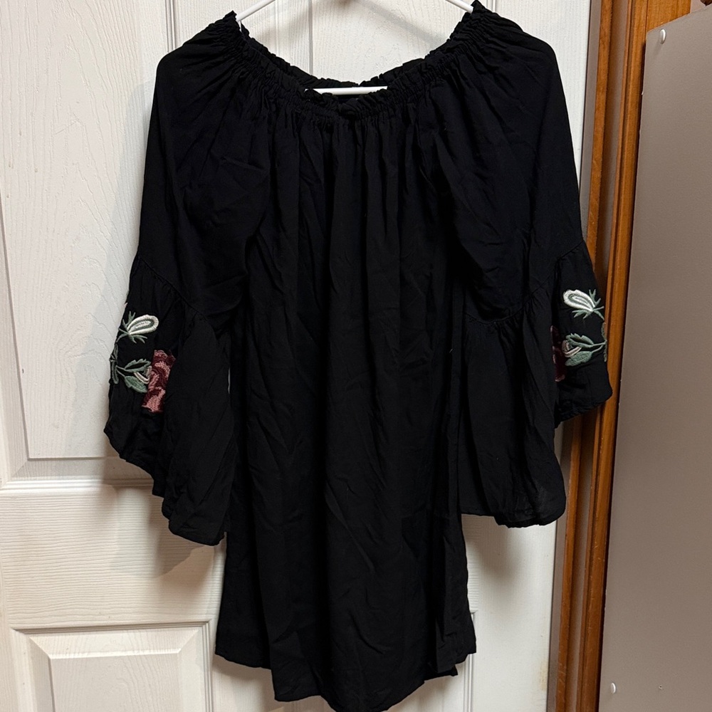 Elegant Black Women's Blouse with Floral Embroidery